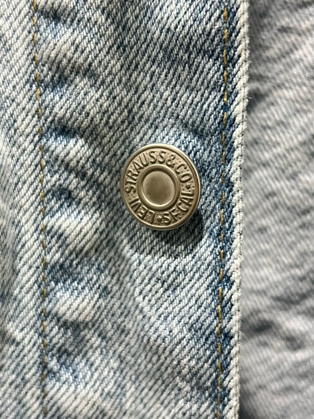 Levi’s Light Wash Denim Trucker Jacket Size XL - Picture 4 of 5